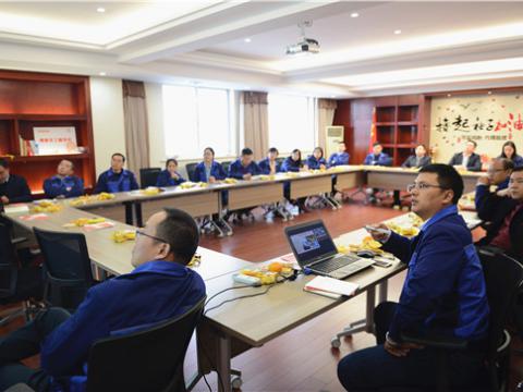 深学细悟传递思想力量 ——bti体育集团党总支发展进建十九大心灵 