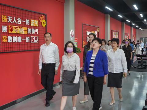 全国总工会女职工部光临bti体育电气调研女职工工作