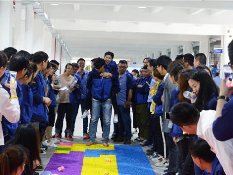 坚贞立志，永葆心灵，奋勇当先，不负青春